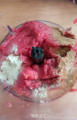 能弹起的牛肉丸的做法步骤：3