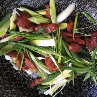 青蒜炒腊肠的做法步骤：5