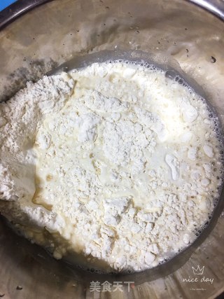 素三鲜韭菜盒子的做法步骤：1