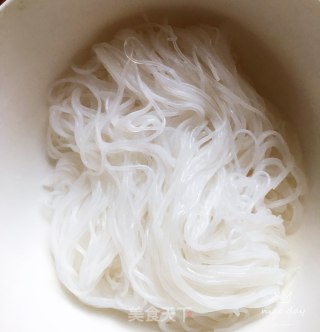 素三鲜韭菜盒子的做法步骤：3