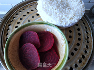 咸蛋黄夹心饭团的做法步骤：3