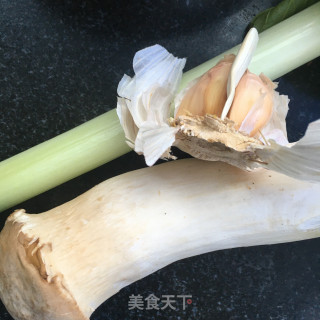 杏鲍菇炒青菜的做法步骤：2