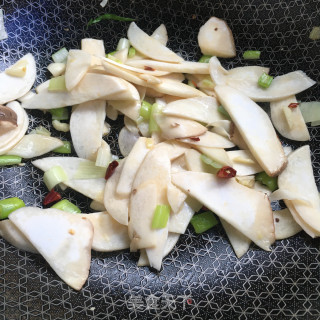 杏鲍菇炒青菜的做法步骤：6