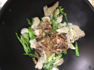 面筋青椒炒肉丝的做法步骤：4