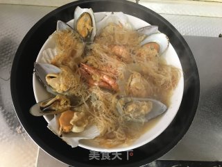 蒜茸粉丝蒸扇贝青口贝黑虎虾的做法步骤：4