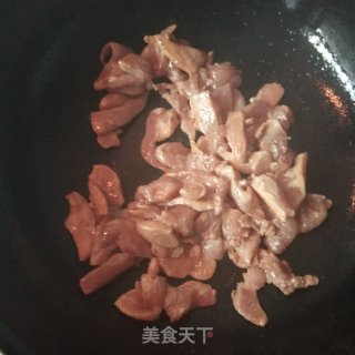 花菜炒鸡胸肉的做法步骤：3