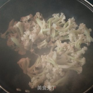 花菜炒鸡胸肉的做法步骤：4