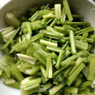 杏鲍菇炒火腿肠的做法步骤：3