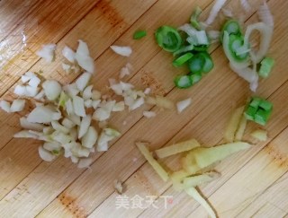 双椒炒肉的做法步骤：6