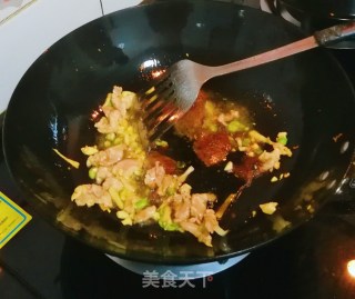 双椒炒肉的做法步骤：7