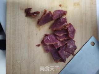 青菜豆腐果炒牛肉的做法步骤：2