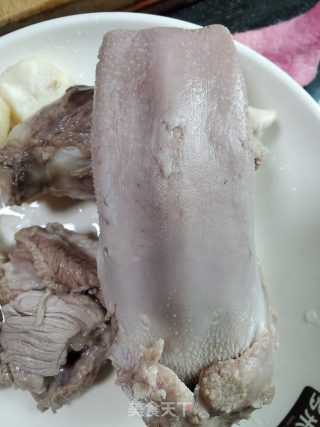 马蹄莲藕煲猪脷的做法步骤：6