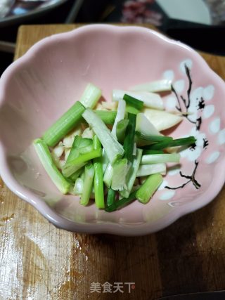 绿豆芽韭菜炒粉条的做法步骤：3