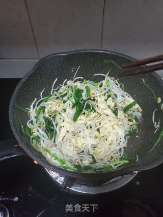 绿豆芽韭菜炒粉条的做法步骤：8