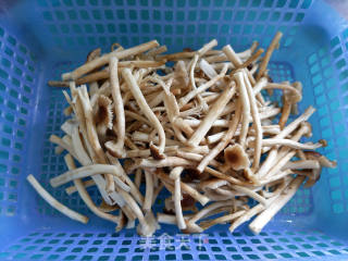 酱炒茶树菇的做法步骤：1