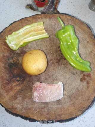 青椒土豆炒肉片的做法步骤：1