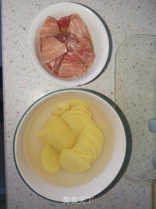 青椒土豆炒肉片的做法步骤：3