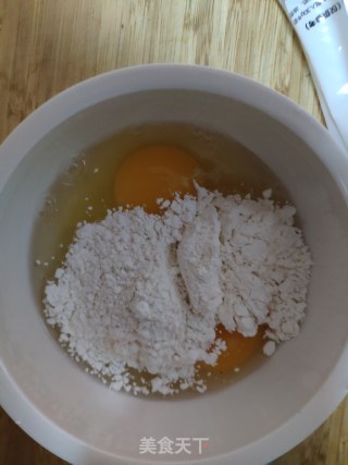 haithsun不粘锅试用  草莓鸡蛋饼的做法步骤：3