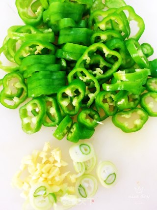 尖椒肉末夹饼的做法步骤：9