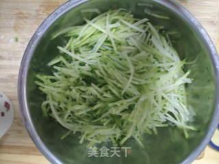 萝卜丝汤的做法步骤：2