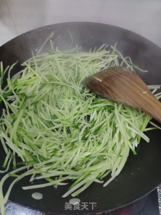 麟虾萝卜丝汤的做法步骤：6