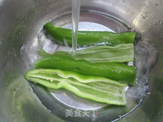 青椒鸭蛋抓炒老豆腐的做法步骤：2