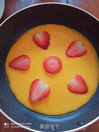 南瓜芝士草莓蛋饼的做法步骤：8