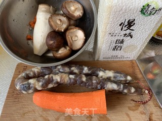菌菇腊肠焖饭的做法步骤：1