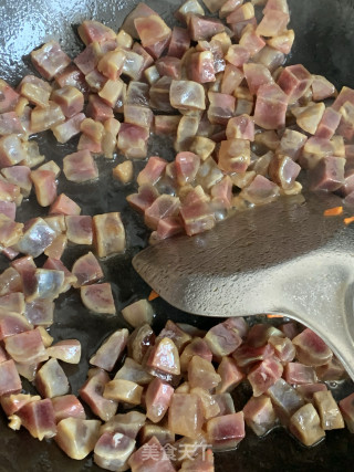 菌菇腊肠焖饭的做法步骤：5