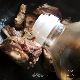 酱大骨烧豆角干儿的做法步骤：5
