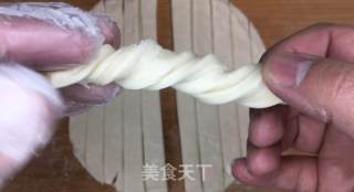 手抓饼新年新吃法，手抓饼酥酥条，孩子超喜欢的美味小吃的做法步骤：3