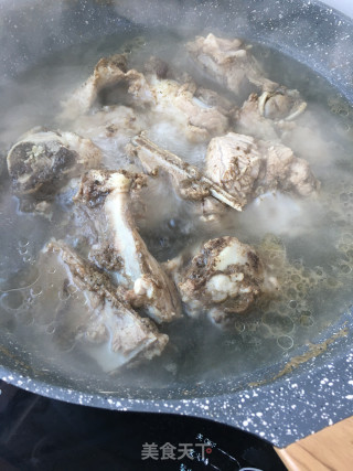 大骨汤的做法步骤：3