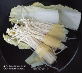 蒜蓉辣酱蒸金针菇娃娃菜的做法步骤：2