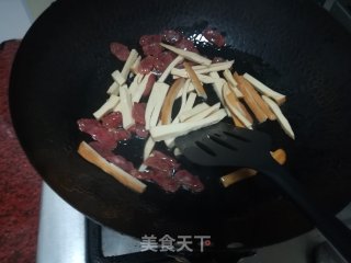 #腊味#腊肠炒椰菜的做法步骤：4
