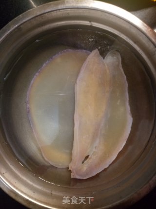 火腿响螺炖鸡腿的做法步骤：1