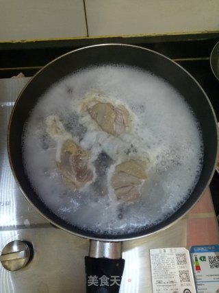 火腿响螺炖鸡腿的做法步骤：4