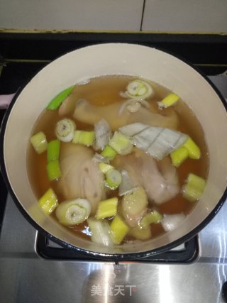 火腿响螺炖鸡腿的做法步骤：6
