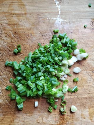 香菇鲜肉锅贴的做法步骤：4