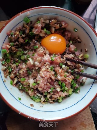 香菇鲜肉锅贴的做法步骤：6