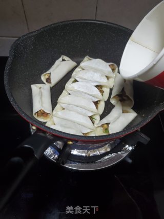 香菇鲜肉锅贴的做法步骤：12