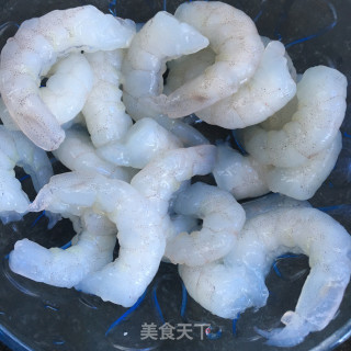 青蒜虾仁滑蛋的做法步骤：2