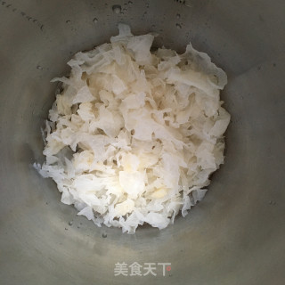 银耳黄金汤的做法步骤：4