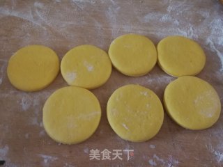 南瓜花样脂油饼的做法步骤：4