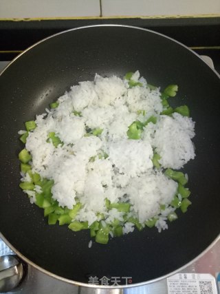 黄金翡翠蛋炒饭的做法步骤：3