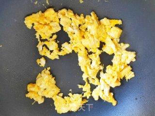 简单快手胡萝卜黑木耳炒鸡蛋的做法步骤：5