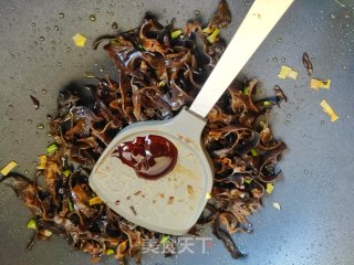 简单快手胡萝卜黑木耳炒鸡蛋的做法步骤：7