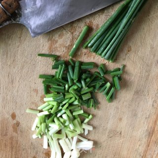 香葱青菜荷包蛋面的做法步骤：2
