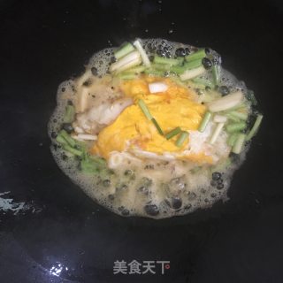 香葱青菜荷包蛋面的做法步骤：4