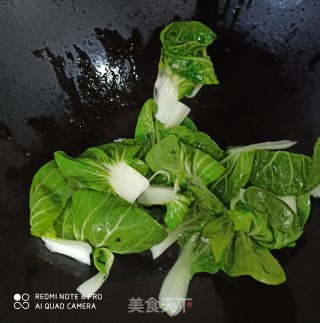 青菜西红柿牛肉汤面的做法步骤：2