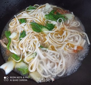 青菜西红柿牛肉汤面的做法步骤：5